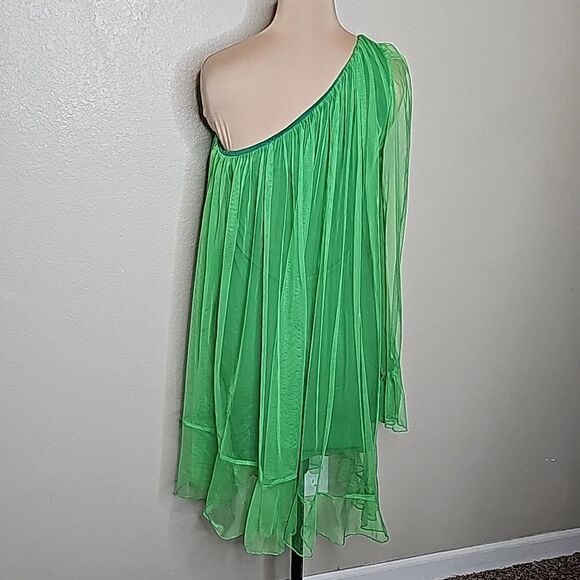 Elegant Green One-Shoulder Dress - Picture 5 of 10
